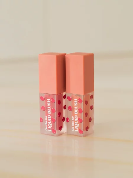 On-the-Go Liquid Blush, fard de obraz cremos cu aplicator